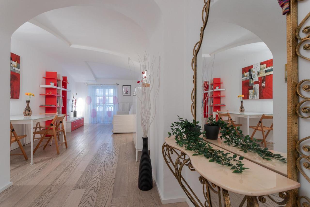 Red Studio Near Porta Nuova By Wonderful Italy Турин Экстерьер фото